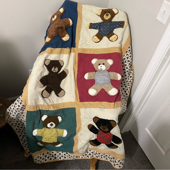 Teddy Bear Quilt & 3 Matching Shams - Picture 1 of 6